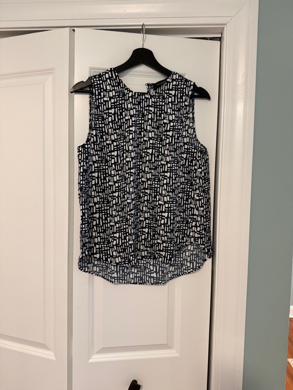 Banana Republic navy blue  and White Geometric Sleeveless Top